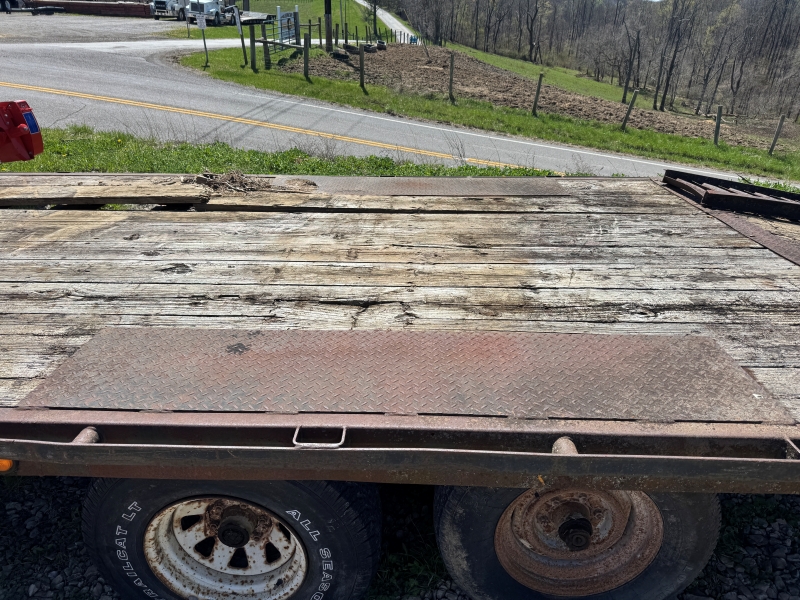 2001 Pequea 1018DO trailer at Baker & Sons Equipment in Ohio
