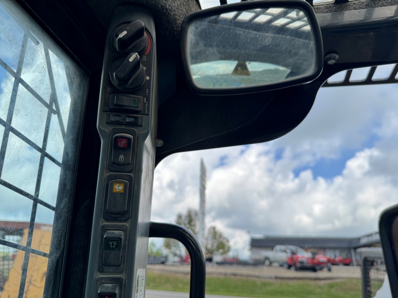 2015 New Holland L228 skidsteer in stock at Baker & Sons Equipment in Ohio