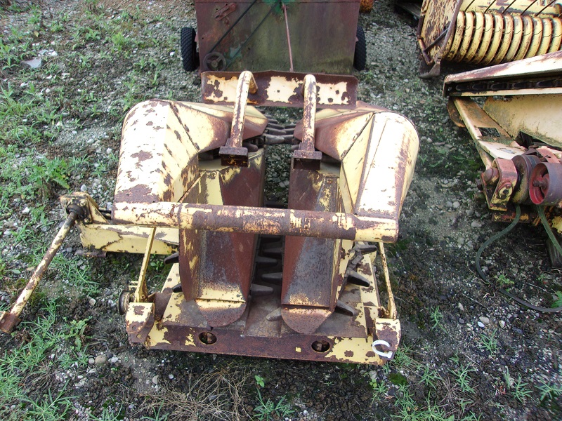 used new holland 717r1 corn chopper head for sale at baker and sons equipment in ohio
