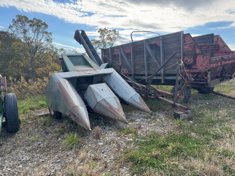 Used New Idea 324 picker for sale at Baker & Sons Equipment in Ohio