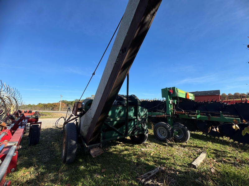 Used New Idea 323 picker for sale at Baker & Sons Equipment in Ohio