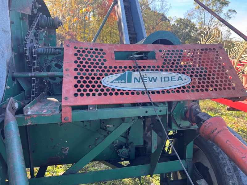 Used New Idea 323 picker for sale at Baker & Sons Equipment in Ohio