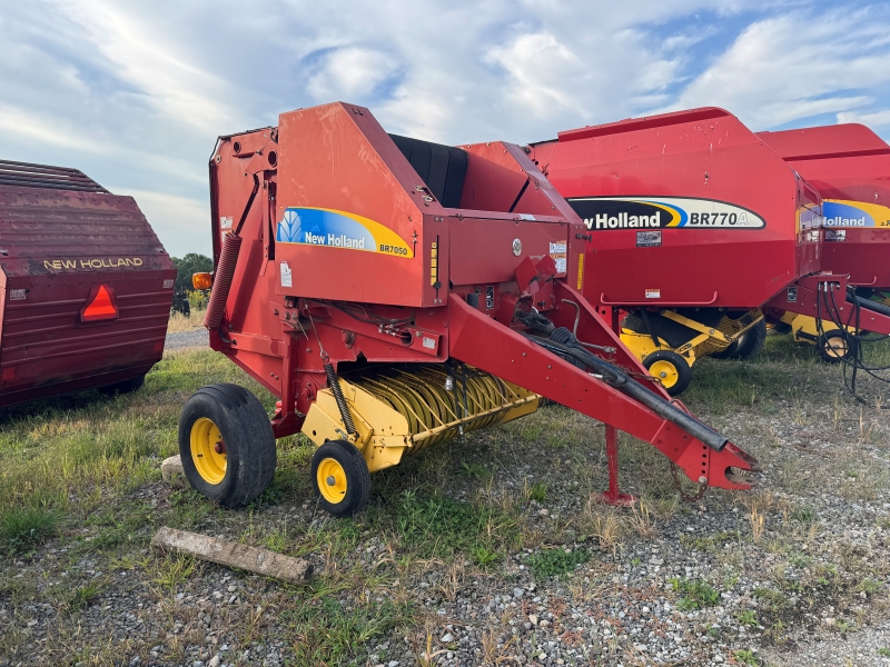 2008 New Holland BR7050 round baler at Baker and Sons Equipment in Ohio