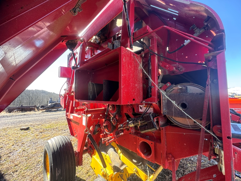 2004 New Holland BR780 round baler at Baker and Sons Equipment in Ohio