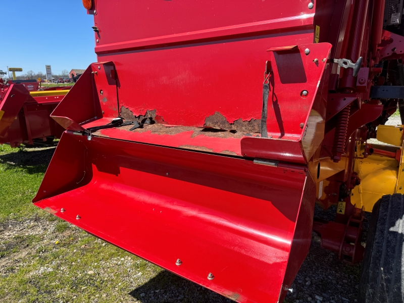 2015 New Holland RB450 round baler at Baker and Sons Equipment in Ohio