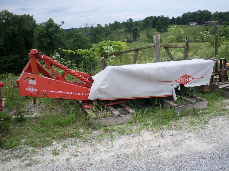 2000 Kuhn GMD600GII disc mower for sale at Baker & Sons Equipment in Ohio