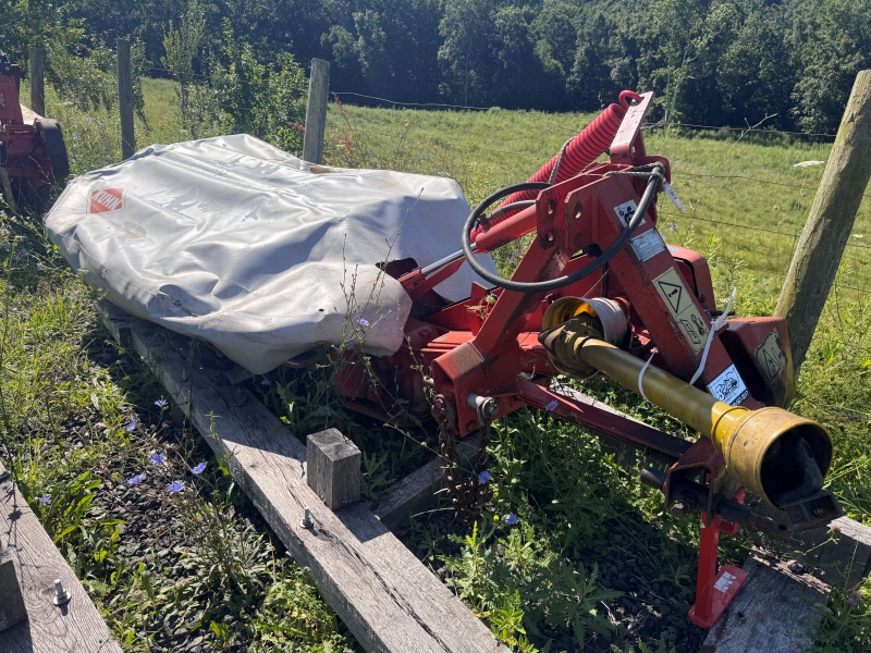 2000 Kuhn GMD500 disc mower for sale at Baker & Sons Equipment in Ohio