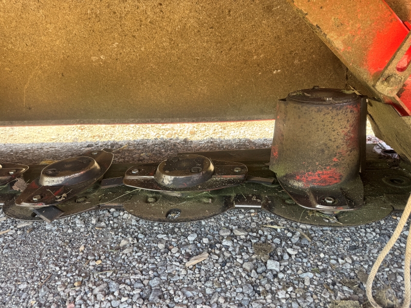 2012 Kuhn GMD600GIIHD disc mower for sale at Baker & Sons Equipment in Ohio