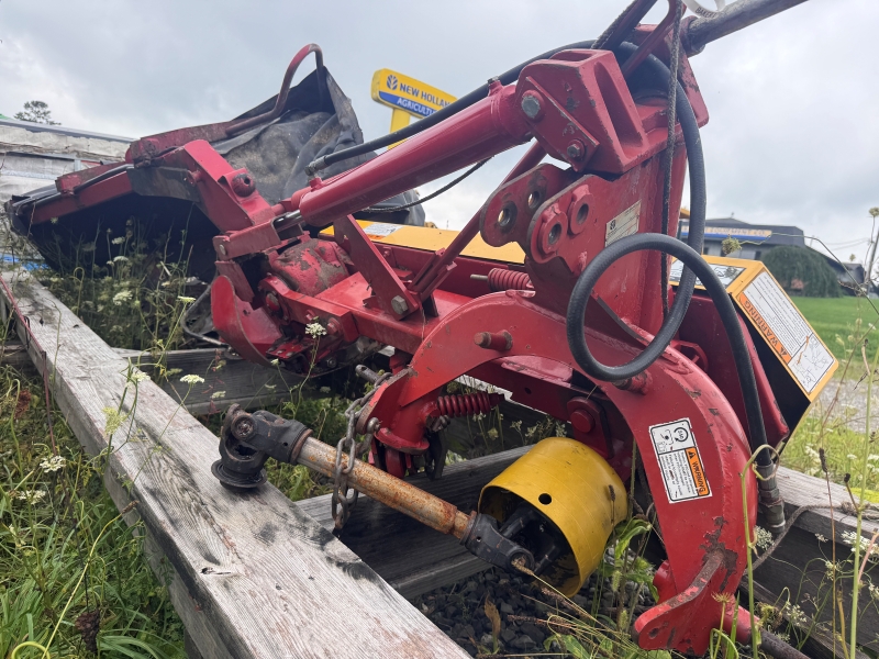 2005 New Holland 615 disc mower for sale at Baker & Sons Equipment in Ohio