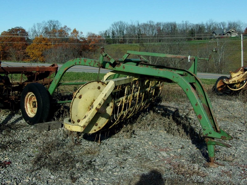 used new idea 402 rake for sale at baker and sons in ohio