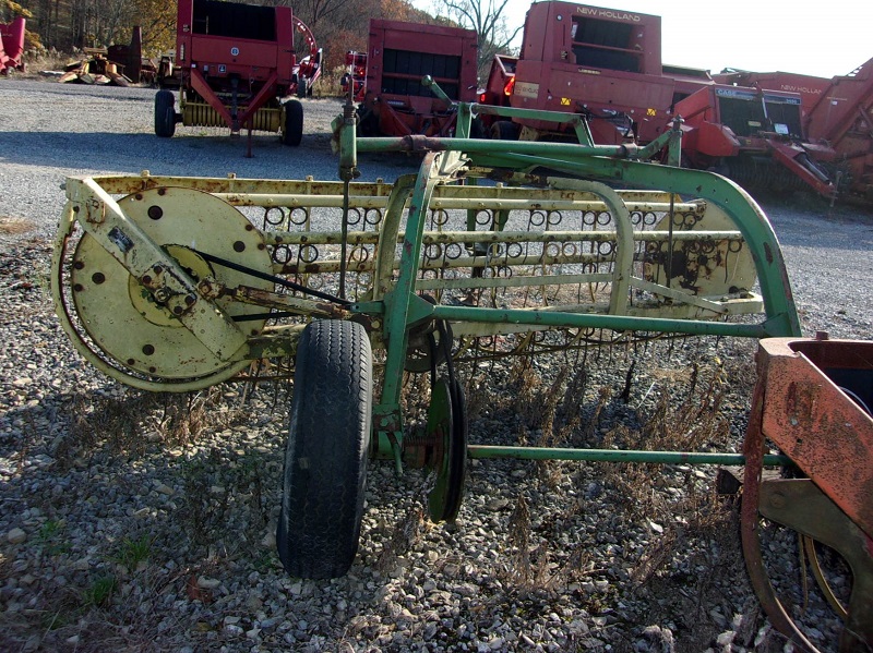 used new idea 402 rake for sale at baker & sons equipment in ohio