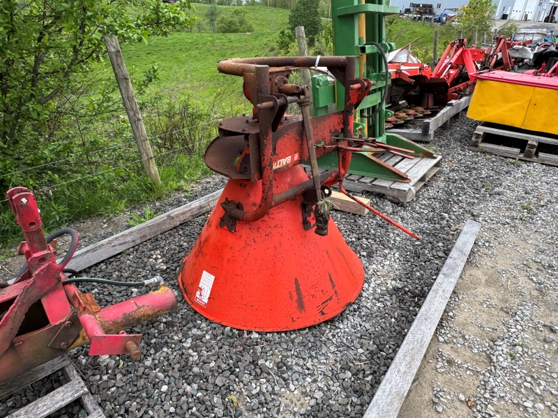 Used Baltic spreader at Baker & Sons Equipment in Ohio