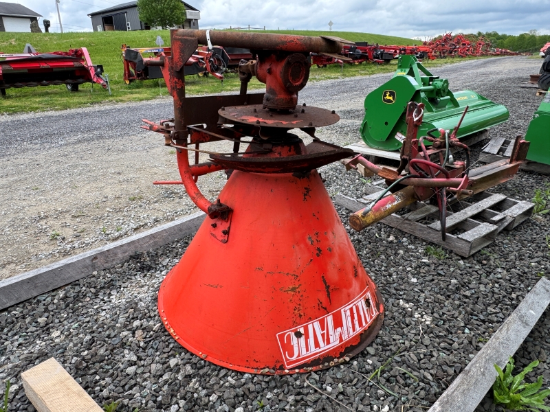 Used Baltic spreader at Baker & Sons Equipment in Ohio