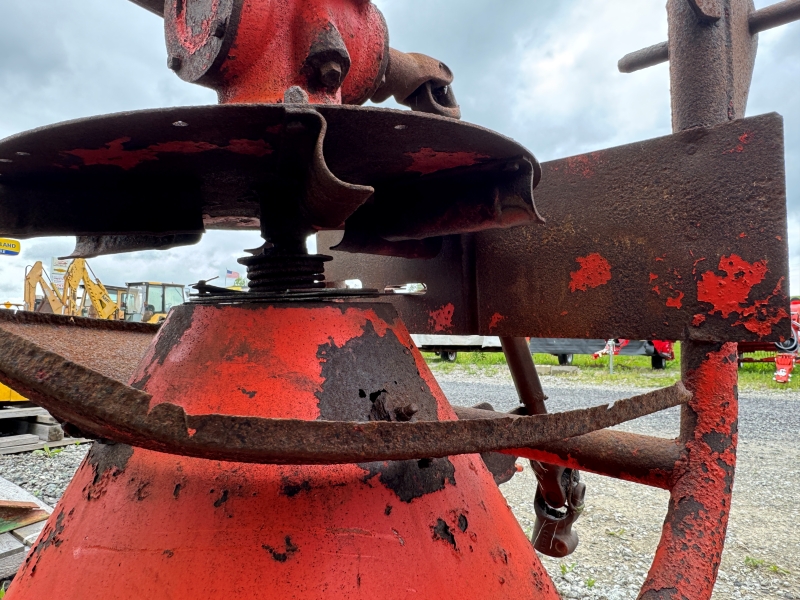 Used Baltic spreader at Baker & Sons Equipment in Ohio