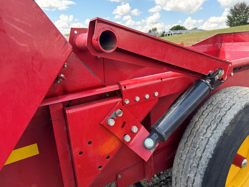 2014 New Holland 155 manure spreader at Baker & Sons Equipment in Ohio