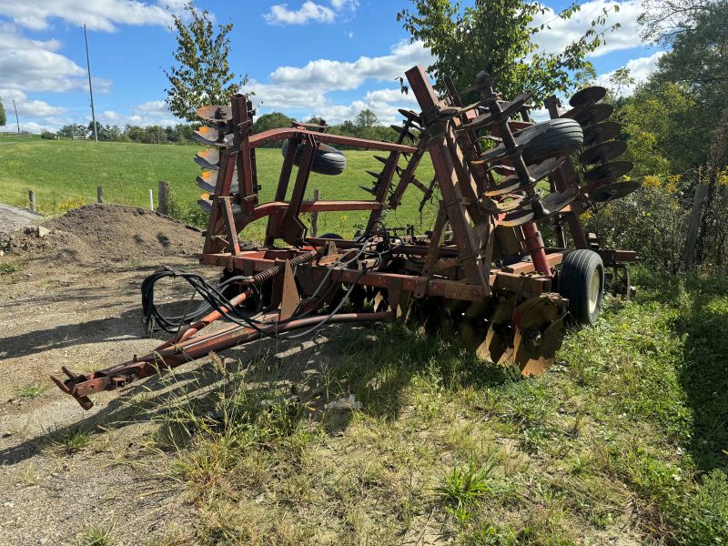 Used Massey Ferguson 820 disc for sale at Baker & Sons Equipment in Ohio