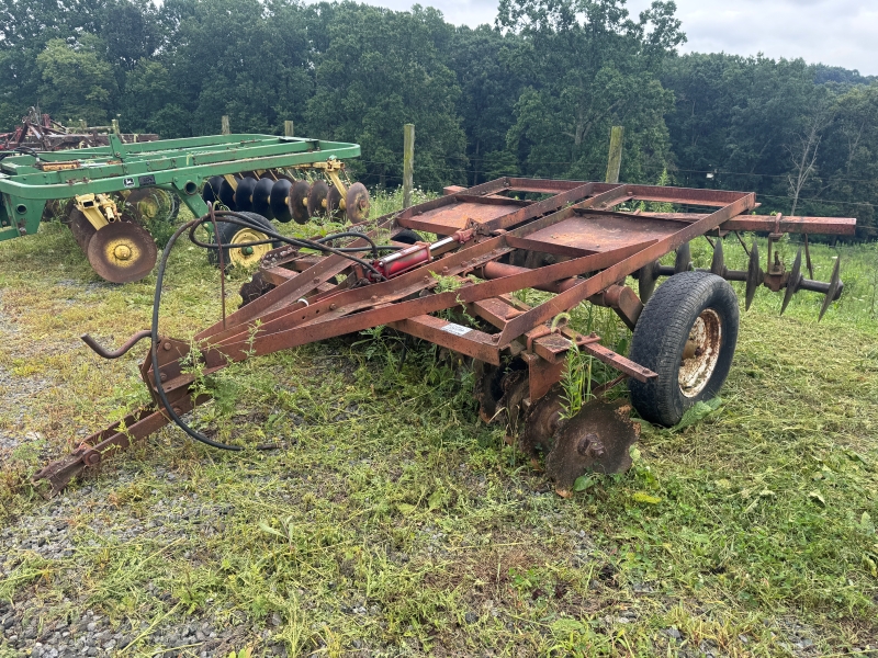 Used IH 37 disc for sale at Baker & Sons Equipment in Ohio