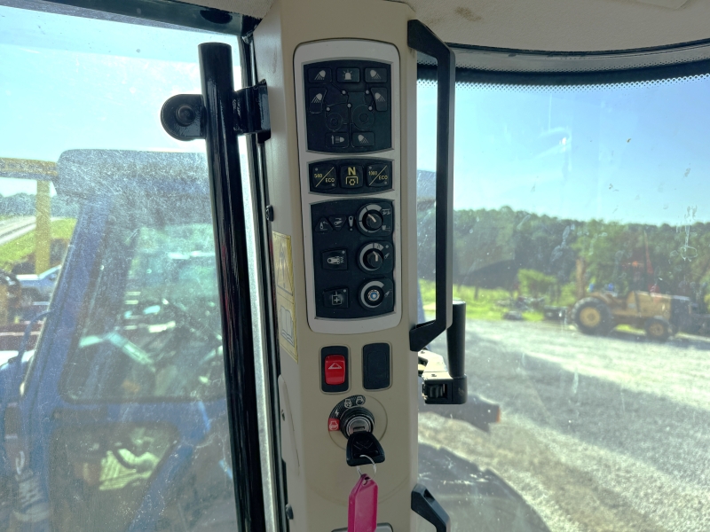 2017 Massey Ferguson 5712SL-CL4 tractor at Baker & Sons Equipment in Ohio