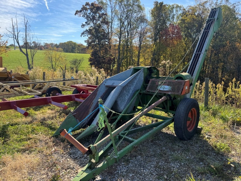 Used New Idea 310 picker for sale at Baker & Sons Equipment in Ohio