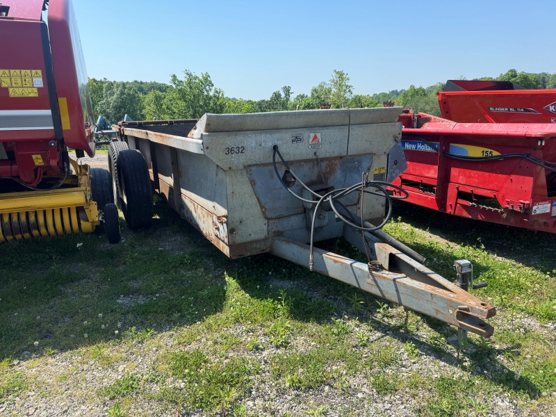 1993 New Idea 3632 manure spreader at Baker & Sons Equipment in Ohio