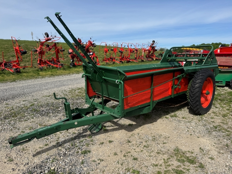 1960 New Idea 17 manure spreader at Baker & Sons Equipment in Ohio