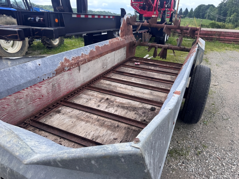 1984 New Idea 351B manure spreader at Baker & Sons Equipment in Ohio