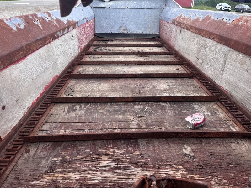 1984 New Idea 351B manure spreader at Baker & Sons Equipment in Ohio