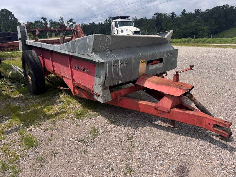 1984 New Idea 351B manure spreader at Baker & Sons Equipment in Ohio