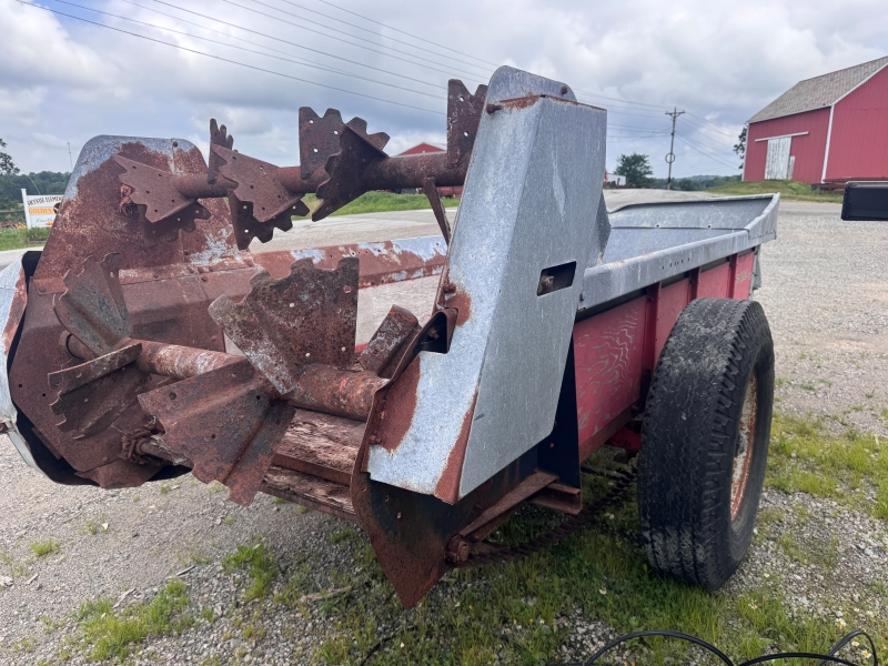 1984 New Idea 351B manure spreader at Baker & Sons Equipment in Ohio