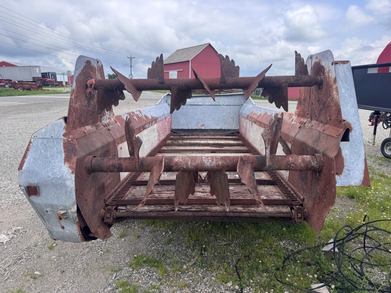 1984 New Idea 351B manure spreader at Baker & Sons Equipment in Ohio