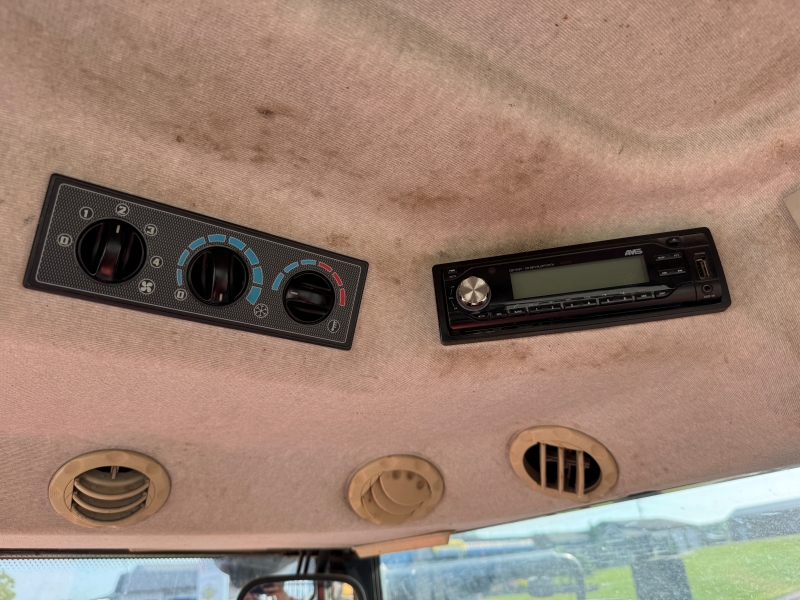 2017 Massey Ferguson 5712SL tractor at Baker & Sons Equipment in Ohio